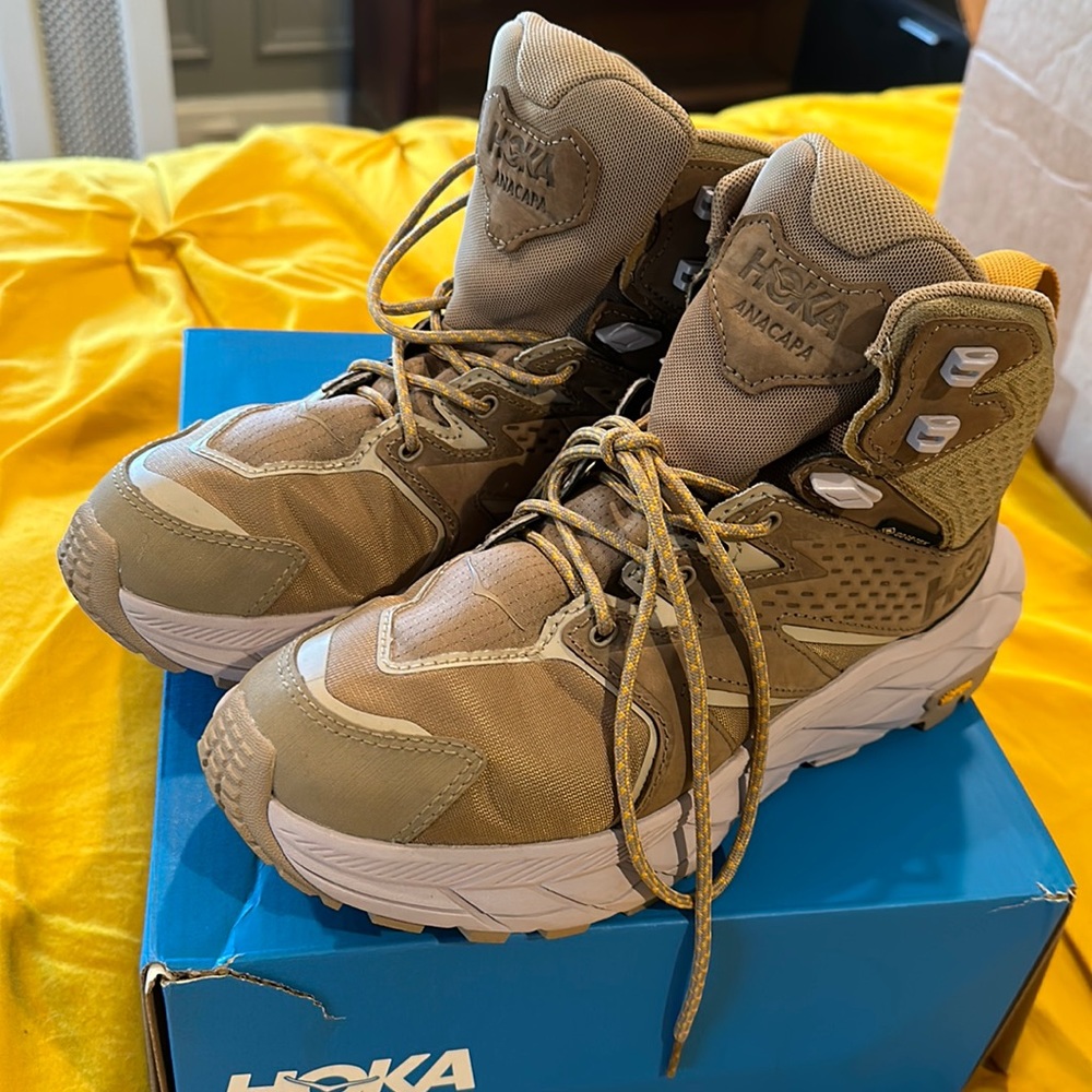HOKA Anacapa Mid GTX size 7.5 Hiking Boots